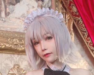 喧闹外界和Kitkat Cosplay浴室的静谧，总是有些碰撞——精选图片必看